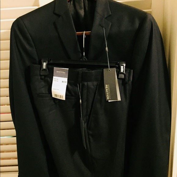 Kenneth Cole reaction suit - Picture 5 of 5